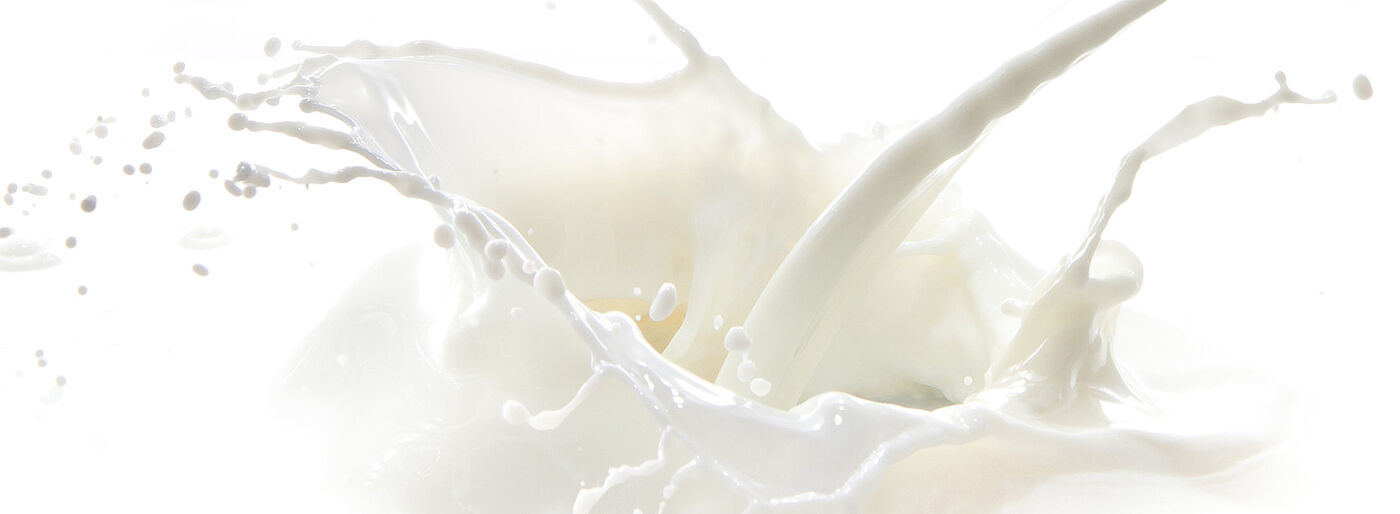 Macrofotografía de una salpicadura de leche