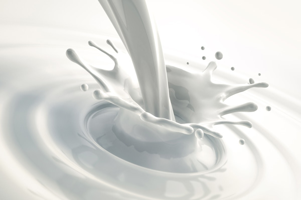 Macrofotografía de una salpicadura de leche